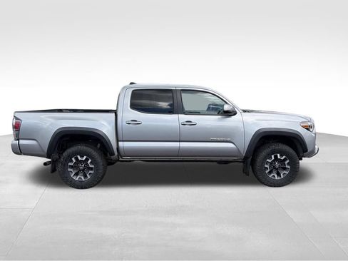 Used 2021 Toyota Tacoma TRD Off-Road w/ Technology Package AWD/4WD image 9