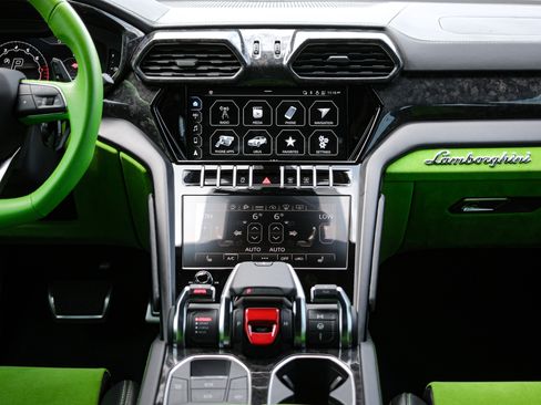 Used 2022 Lamborghini Urus AWD/4WD image 33