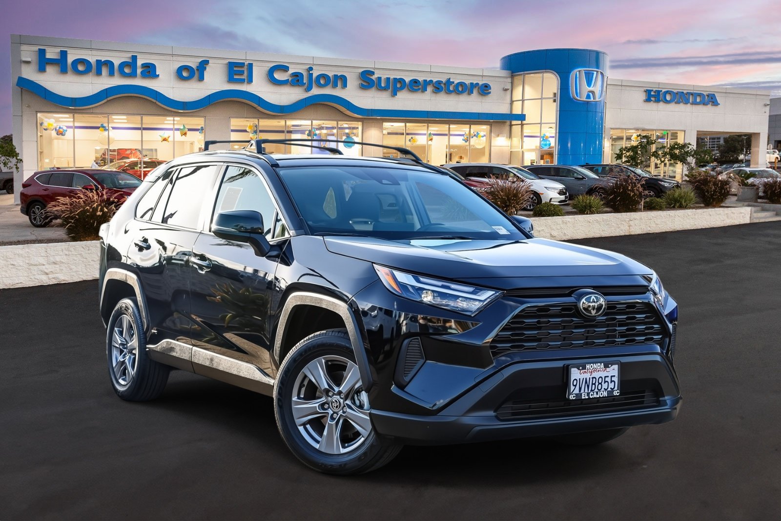 Used 2025 Toyota RAV4 LE AWD/4WD image 1
