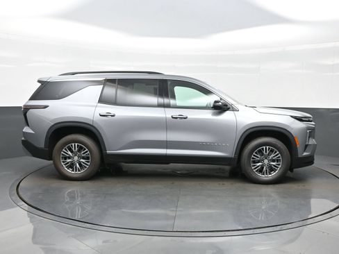 Used 2024 Chevrolet Traverse LT AWD/4WD image 10