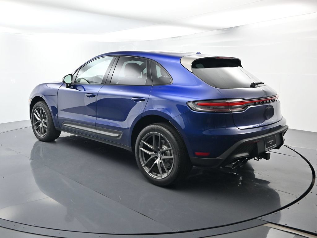Certified 2025 Porsche Macan AWD/4WD image 3