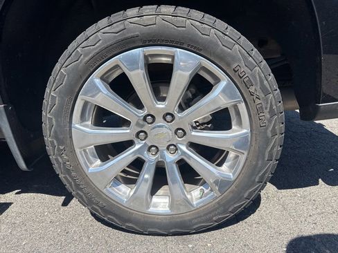 Used 2019 Chevrolet Silverado 1500 High Country w/ Technology Package AWD/4WD image 17