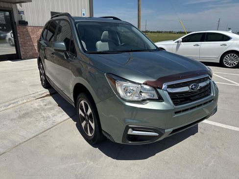 Used 2017 Subaru Forester 2.5i Premium AWD/4WD image 7