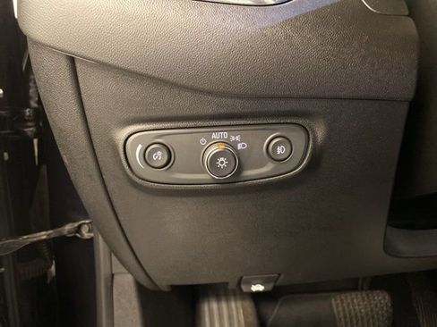 Used 2020 Chevrolet Equinox Premier image 18