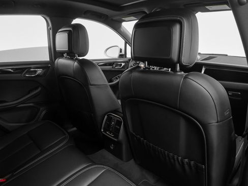 Used 2025 Porsche Macan image 28