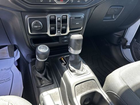 Used 2022 Jeep Wrangler Unlimited Sport AWD/4WD image 17