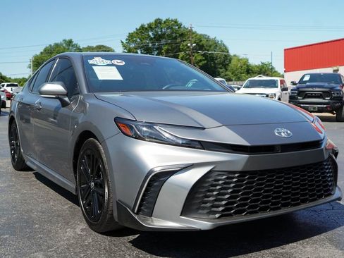 Used 2025 Toyota Camry SE w/ Convenience Package FWD image 38