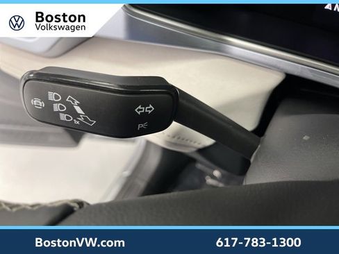 Used 2025 Volkswagen Taos SE w/ Panoramic Sunroof Package image 14