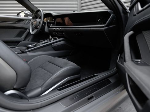 Certified 2025 Porsche 911 Carrera 4 GTS AWD/4WD image 38