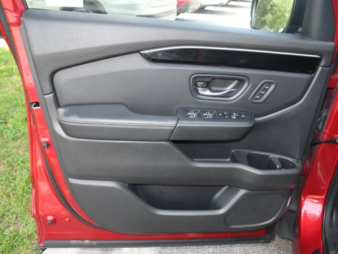 Used 2024 Honda Pilot Touring image 10