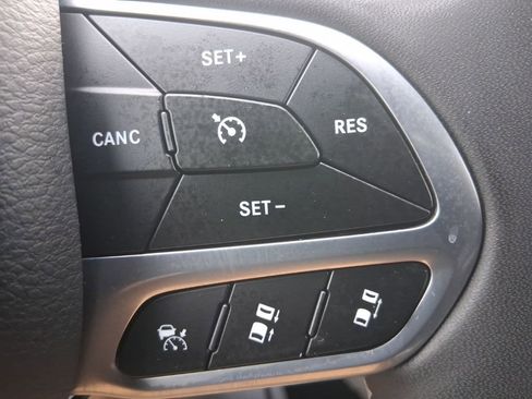 Used 2023 Chrysler Pacifica Touring-L image 24