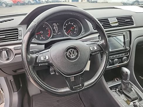 Used 2018 Volkswagen Passat 2.0T R-Line FWD image 12