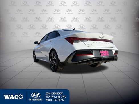 Used 2025 Hyundai Elantra SEL image 5