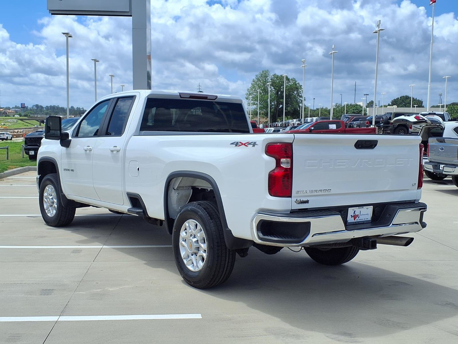 Used 2024 Chevrolet Silverado 2500 LT AWD/4WD image 2