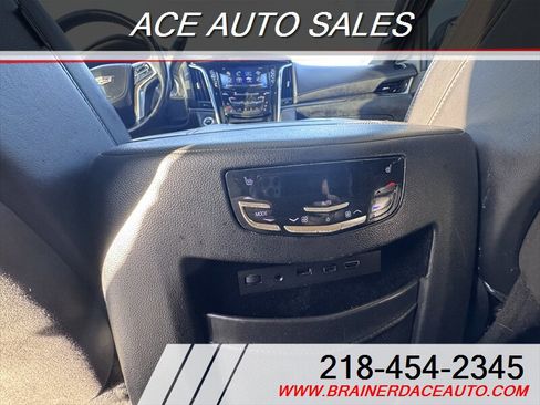 Used 2017 Cadillac Escalade Platinum image 19
