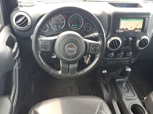 Used 2017 Jeep Wrangler Unlimited Sahara w/ Dual Top Group AWD/4WD image 5