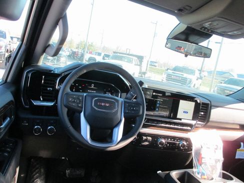 New 2026 GMC Sierra 1500 Elevation image 13