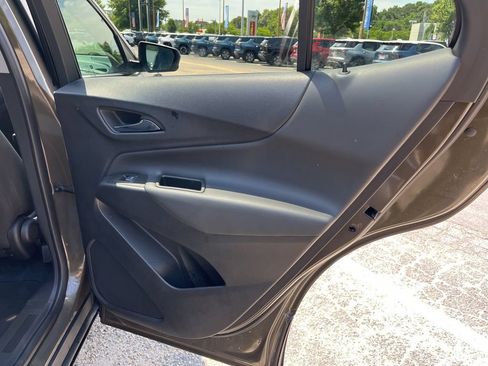 Used 2023 Chevrolet Equinox LT FWD image 28