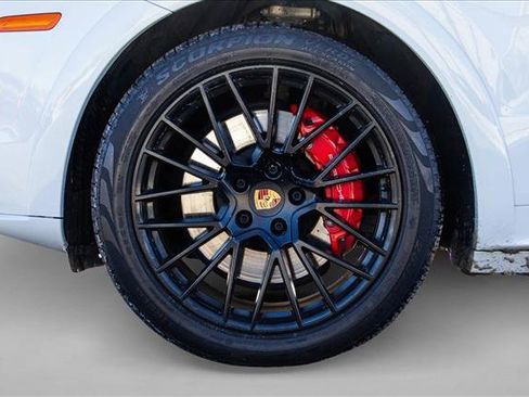 Used 2022 Porsche Cayenne GTS image 9