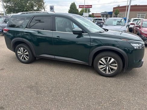Used 2025 Nissan Pathfinder SL AWD/4WD image 2