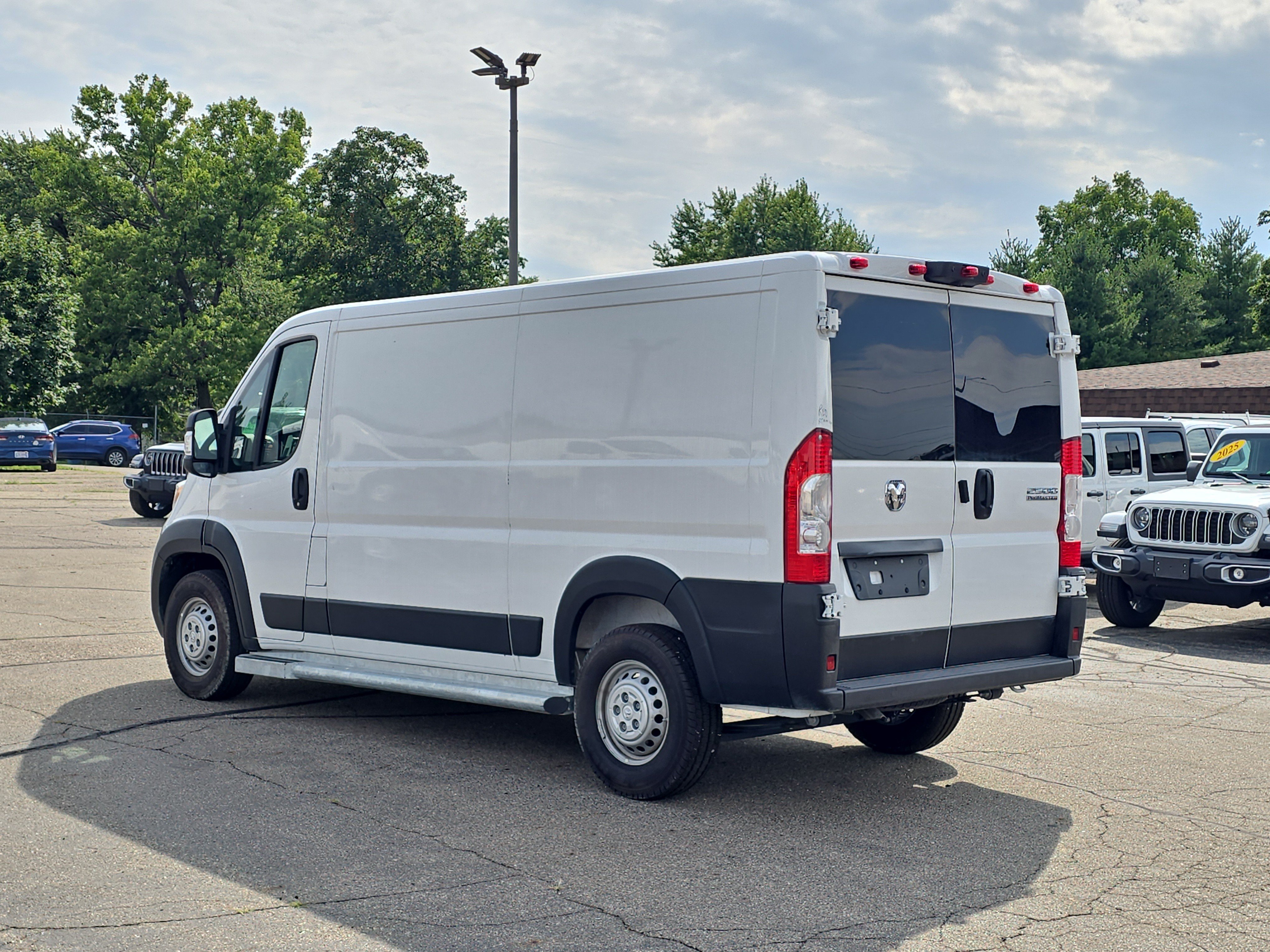Used 2025 RAM ProMaster 2500 w/ U-Haul Equipment Group FWD image 3