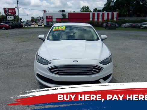Used 2017 Ford Fusion SE w/ Fusion SE Technology Package FWD image 1