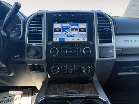 Used 2017 Ford F250 Lariat w/ Lariat Ultimate Package AWD/4WD image 8