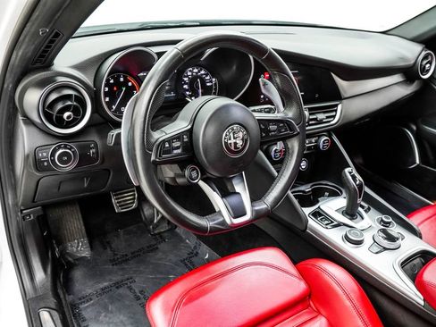 Used 2023 Alfa Romeo Giulia Veloce AWD/4WD image 20