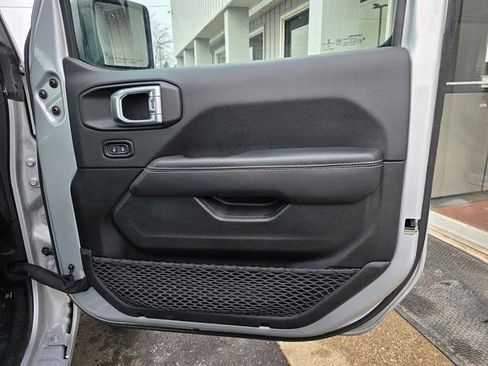 Used 2023 Jeep Wrangler Unlimited Sahara image 26