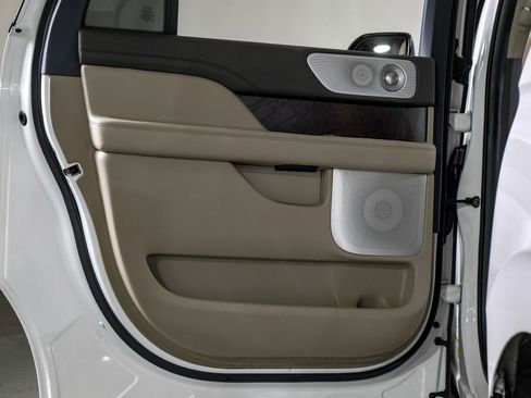 Used 2022 Lincoln Navigator L Reserve image 37