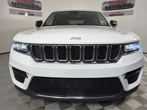 Used 2023 Jeep Grand Cherokee Laredo image 8