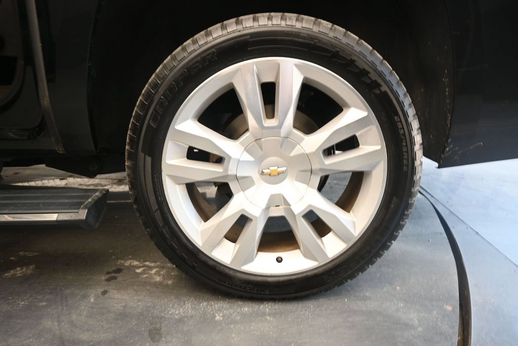 Used 2018 Chevrolet Suburban Premier AWD/4WD image 13