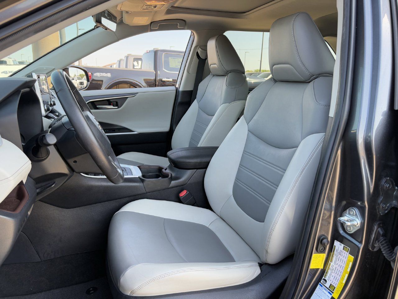 Used 2021 Toyota RAV4 Limited AWD/4WD image 28
