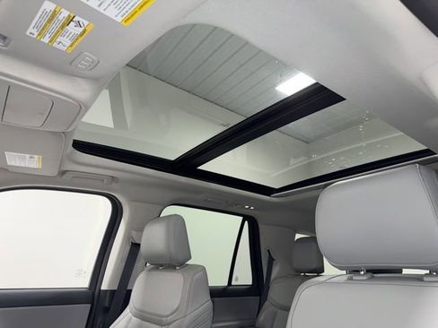 Used 2025 Ford Expedition Active image 14