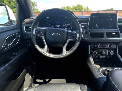 Used 2023 Chevrolet Tahoe Z71 w/ Luxury Package AWD/4WD image 5