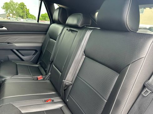 Certified 2022 Volkswagen Atlas Cross Sport SEL R-Line AWD/4WD image 27