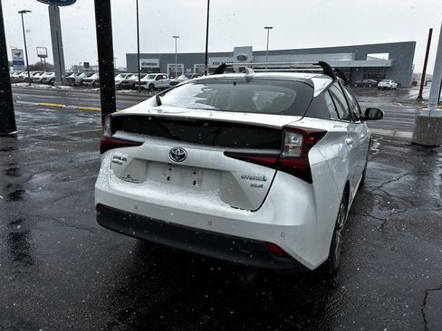 Used 2021 Toyota Prius XLE image 5