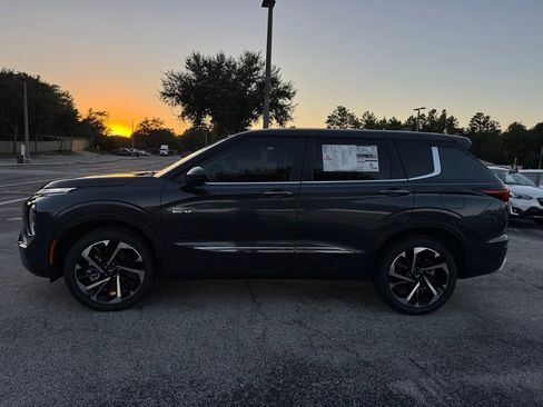 New 2025 Mitsubishi Outlander SE image 4