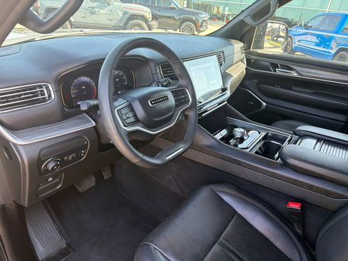 Used 2024 Jeep Wagoneer Series II w/ Flexible Seating Group AWD/4WD image 10