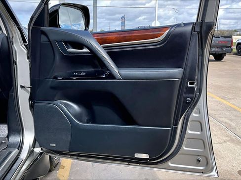 Used 2019 Lexus LX 570 4WD w/ Luxury Package image 22