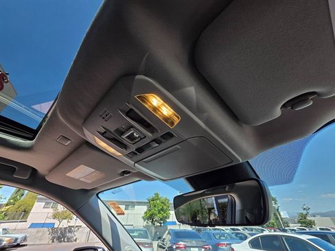 Used 2022 Toyota Highlander Limited image 18