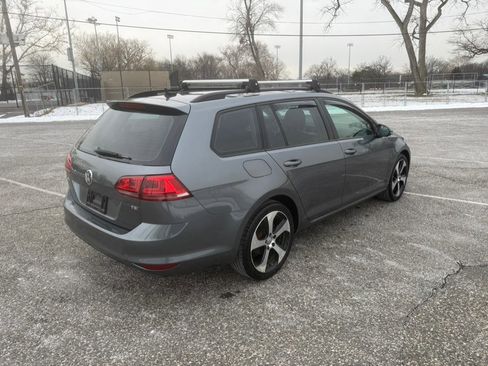 Used 2017 Volkswagen Golf S image 5