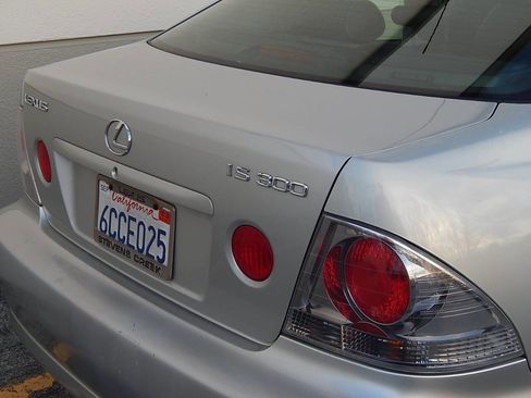 Used 2002 Lexus IS 300 image 12