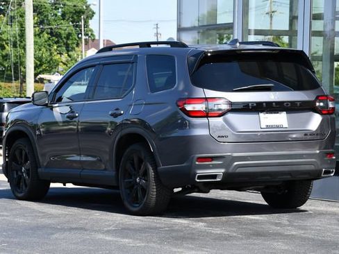 Used 2025 Honda Pilot Black Edition image 10