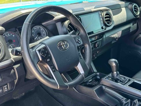 Used 2020 Toyota Tacoma TRD Off-Road w/ TRD Premium Off Road Package AWD/4WD image 12