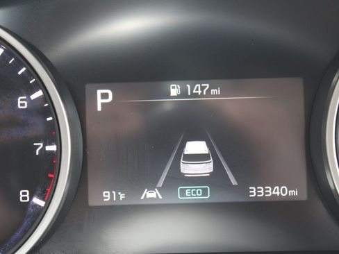 Used 2024 Kia Carnival LX FWD image 8