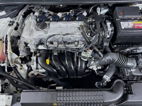 Used 2021 Toyota Corolla LE FWD image 38