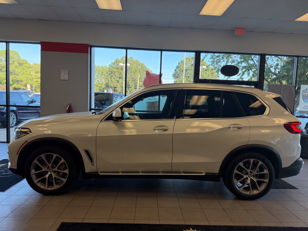 Used 2019 BMW X5 xDrive40i w/ Convenience Package AWD/4WD image 3