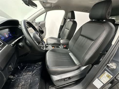Certified 2024 Volkswagen Tiguan SE image 16