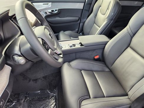 New 2026 Volvo XC90 B6 Ultra w/ Lounge Package image 6
